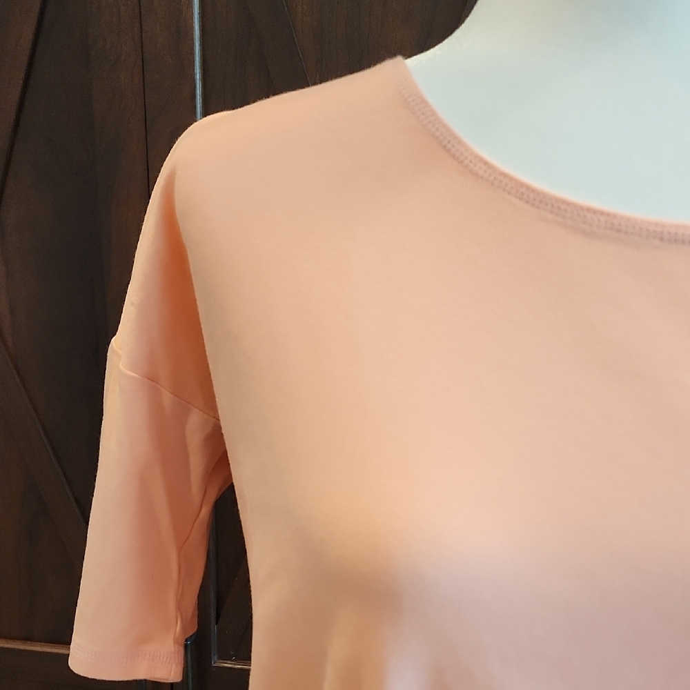 Lands End Coral Peach Women's Top - Picture 2 of 4